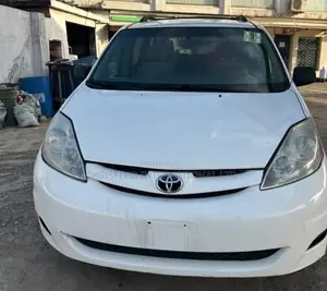 Toyota Sienna LE 4WD 2007 White