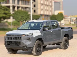 New Toyota Hilux 2025 Black
