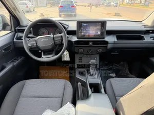 New Toyota Hilux 2025 Black