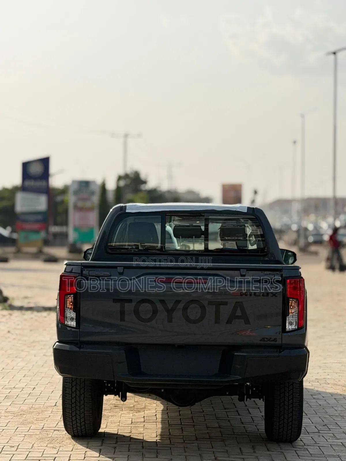 New Toyota Hilux 2025 Black