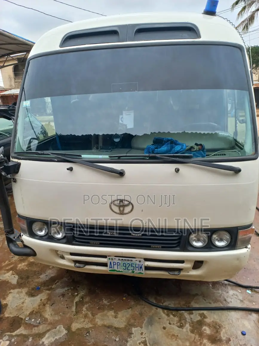 30 Seater Coaster Bus