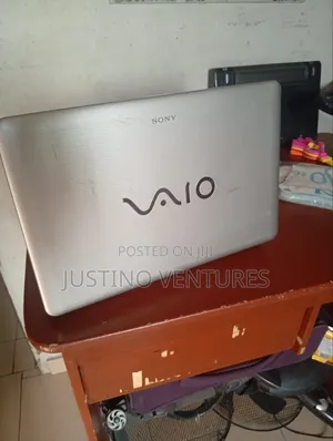 Laptop Sony VAIO VPC-EH2BGN 4GB Intel Core 2 Duo HDD 320GB