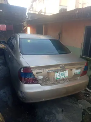 Toyota Camry 2004 Gold
