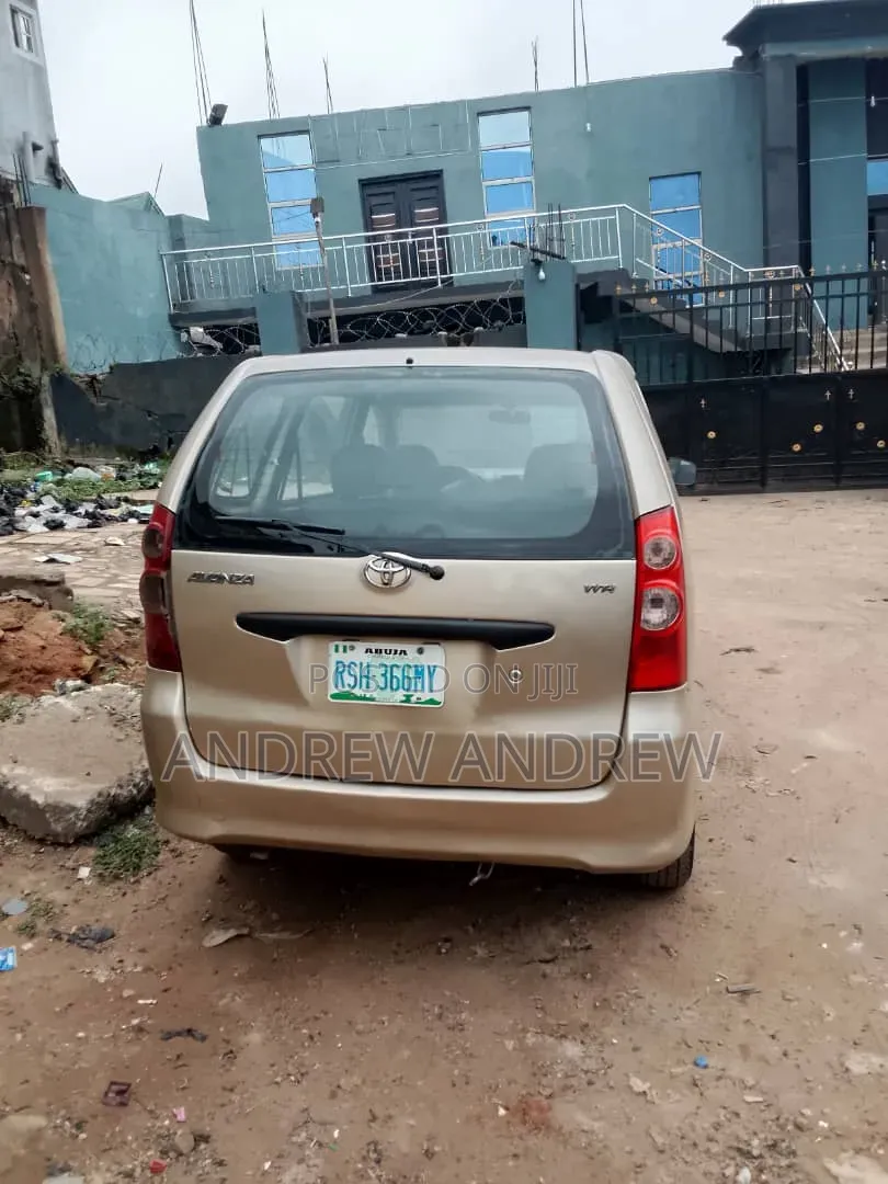 Toyota Avanza 2009 Gold