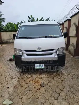 14 Seater Hiace Bus