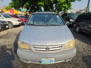 Toyota Sienna LE 2002 Silver