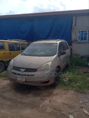 Toyota HiAce 2006 Grey