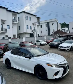 Toyota Camry XSE V6 (3.5L V6 8A) 2019 White