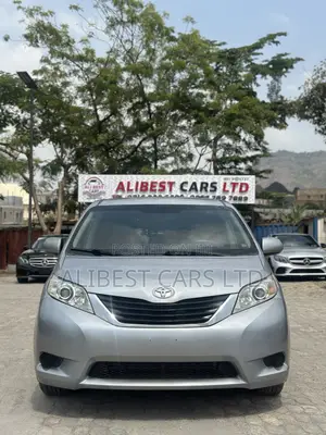 Toyota Sienna 2011 Silver