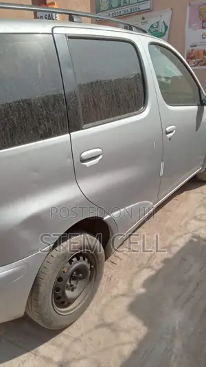Toyota Yaris 2012 Silver