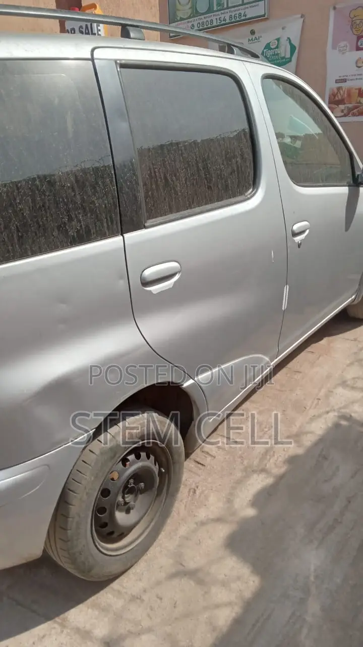 Toyota Yaris 2012 Silver