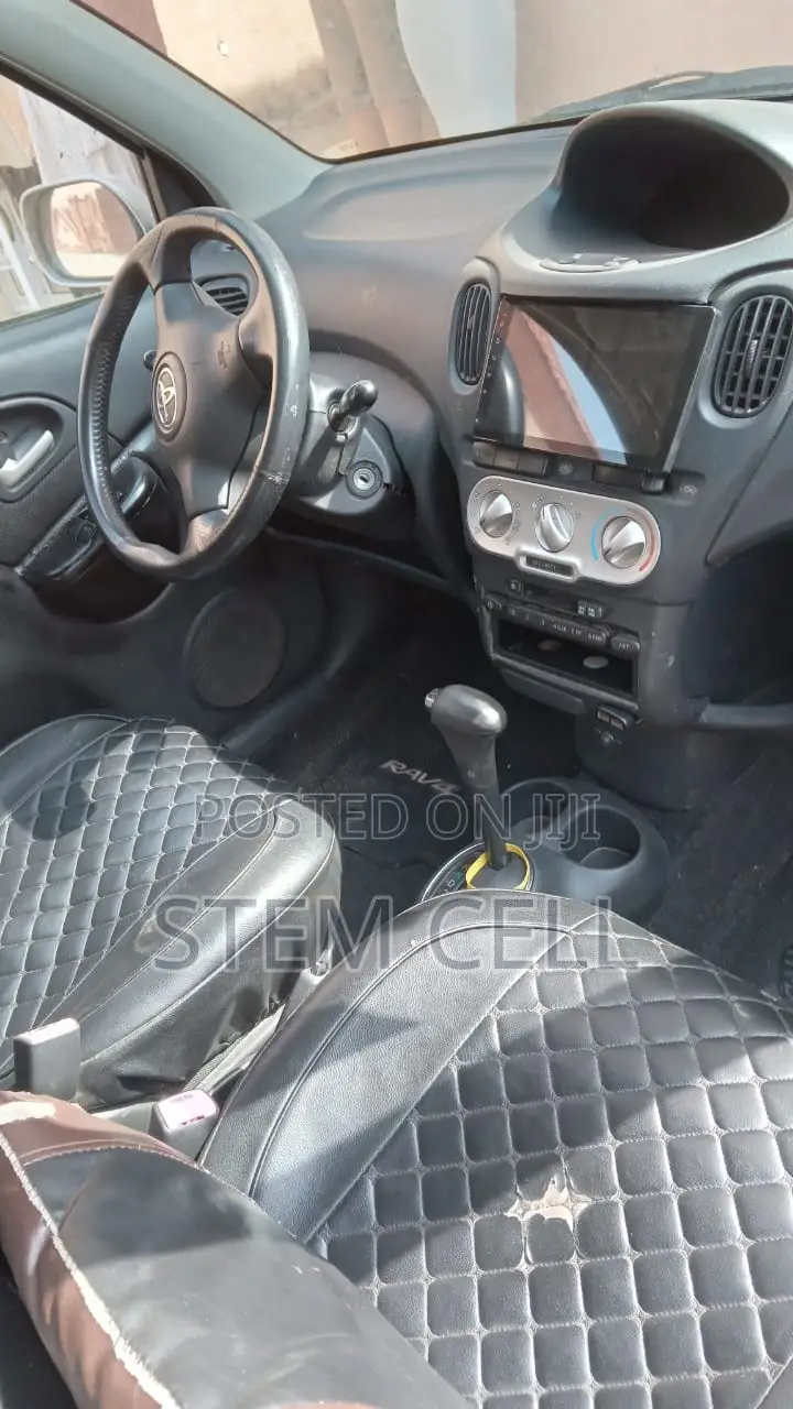 Toyota Yaris 2012 Silver