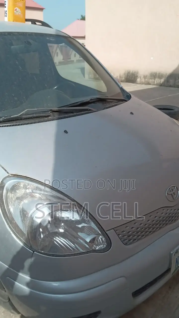 Toyota Yaris 2012 Silver