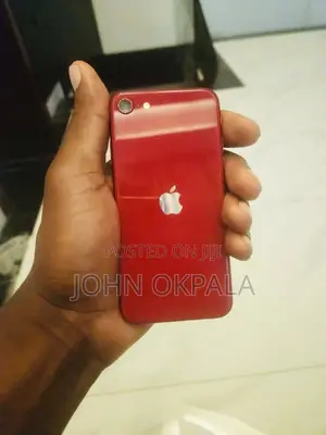 Apple iPhone SE (2022) 128 GB Red