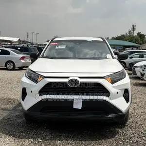 Toyota RAV4 LE 2021 White