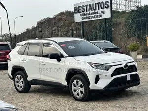 Toyota RAV4 2021 White