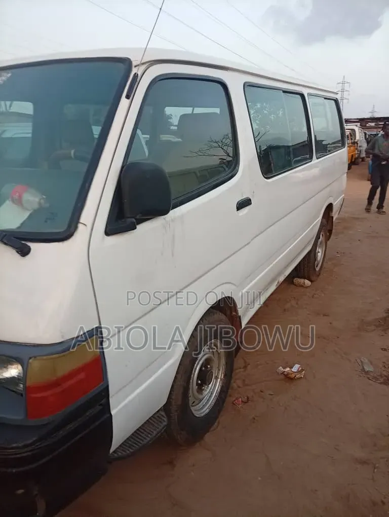 Toyota HiAce 1996 White