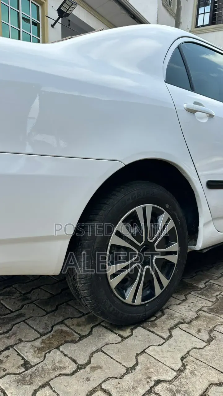Toyota Corolla CE 2005 White