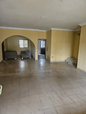 3bdrm Block of Flats in Jakande for rent