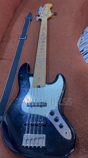 5 String Sqoe Professional Bass Guitar