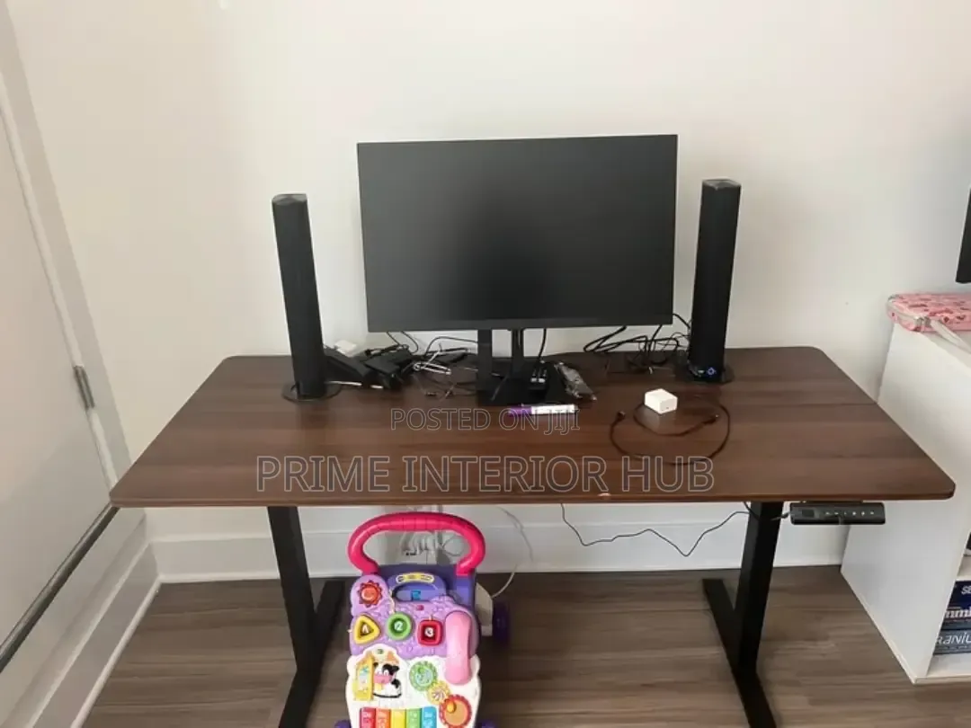Modern Electric Height Desk – Walnut