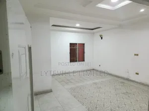 4bdrm Block of Flats in Chevron for rent