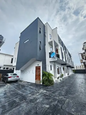 3bdrm Duplex in Ikota for sale