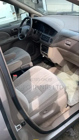 Toyota Sienna LE 2002 Silver