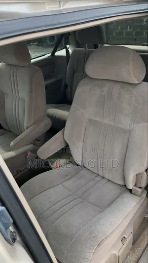 Toyota Sienna LE 2002 Silver