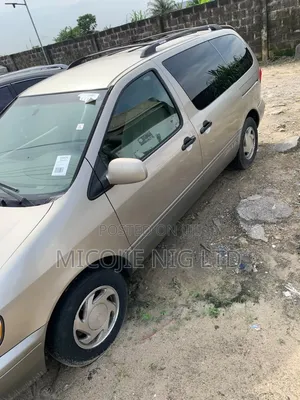 Toyota Sienna LE 2002 Silver