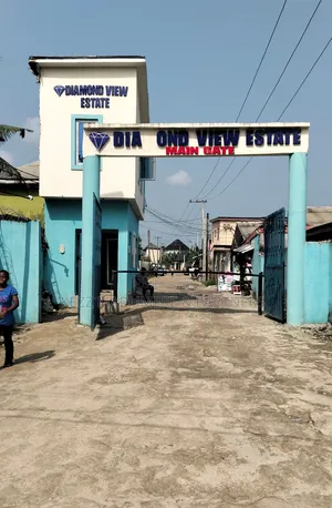 4bdrm Duplex in Diamond View Estate, for sale