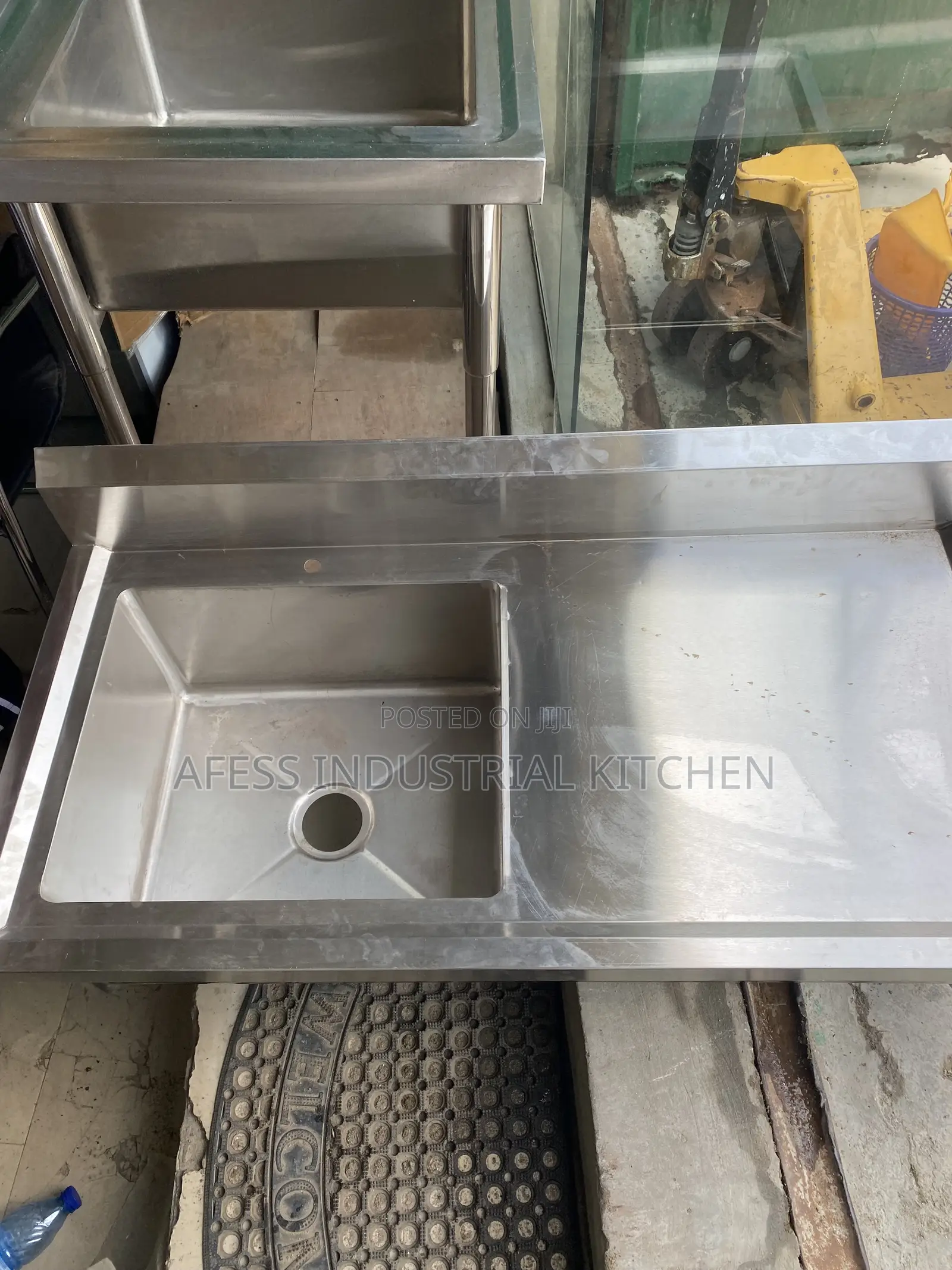 Single Sink With Side