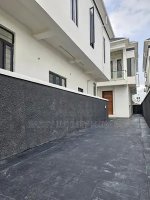 4bdrm Duplex in Lekki for sale