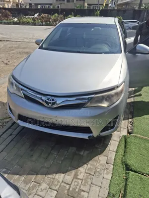 Toyota Camry LE 4dr Sedan (2.5L 4cyl 6A) 2012 Silver