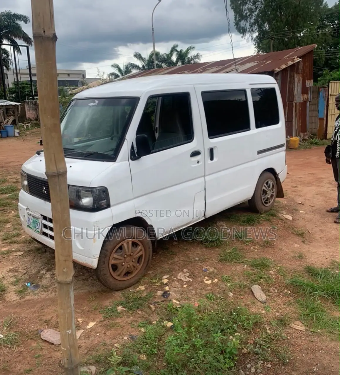Mitsubishi L300 2000 White