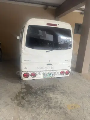 Mitsubishi L300 2000 White