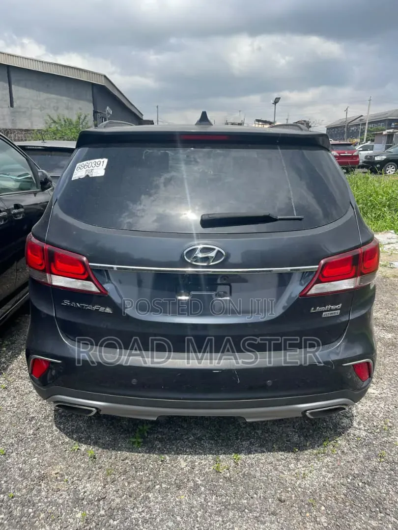 Hyundai Santa Fe 2017 Gray