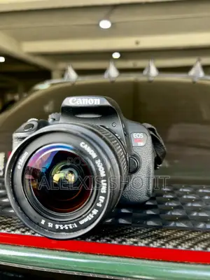 Canon Rebel T5i 700d Canon 18-55mm Zoom Lens