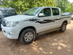Toyota Hilux 2010 White