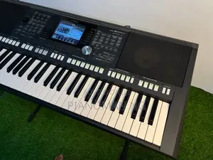 Yamaha PSR S950