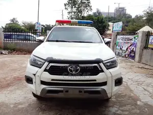 Toyota Hilux 2014 White