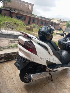 Suzuki 2004 White