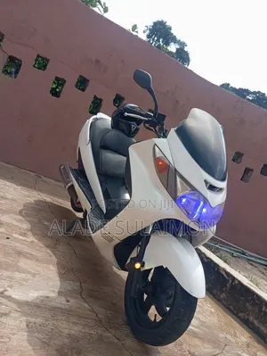 Suzuki 2004 White