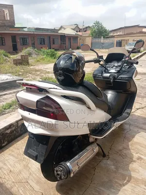 Suzuki 2004 White