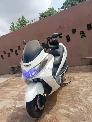 Suzuki 2004 White
