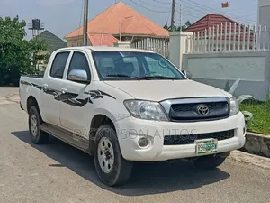 Toyota Hilux 2010 White