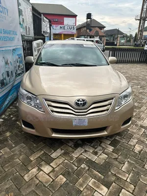 Toyota Camry LE 4dr Sedan (2.4L 4cyl 5A) 2009 Gold