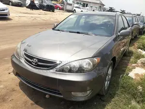 Toyota Camry LE 4dr Sedan (2.4L 4cyl 5A) 2005 Gray