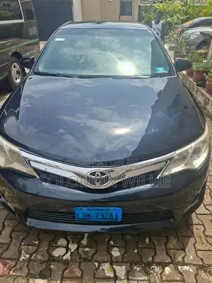 Toyota Camry LE 4dr Sedan (2.5L 4cyl 6A) 2013 Blue