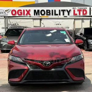 Toyota Camry SE 2021 Red